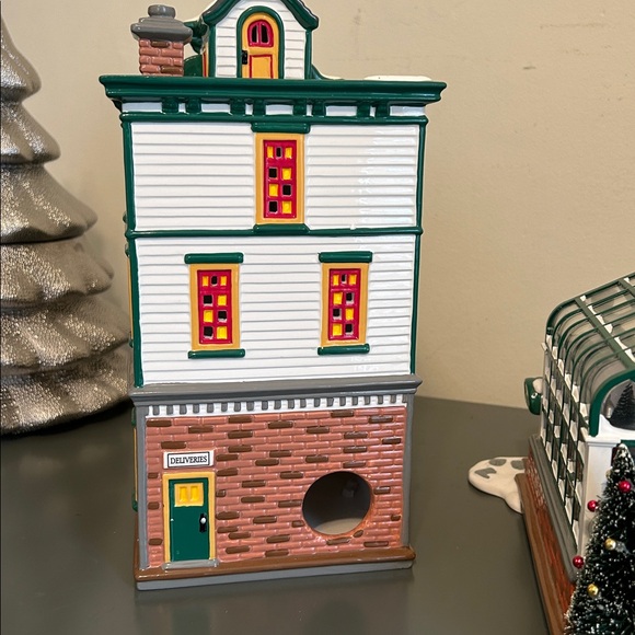 Snow Village Department 56 Secret Garden Florist & Greenhouse.  Set of 2 - Picture 5 of 15